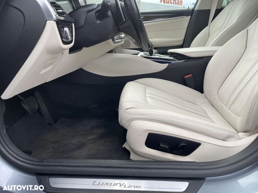 BMW Seria 5 530d xDrive Aut. Luxury Line - 11