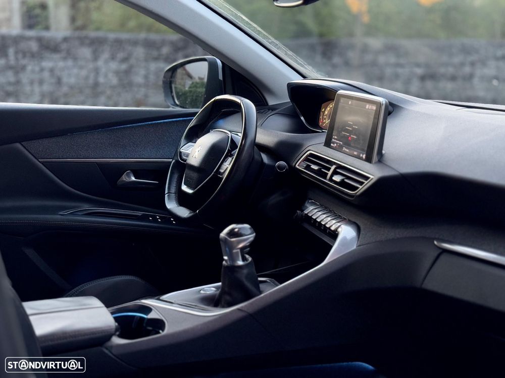 Peugeot 3008 PureTech 130 Stop & Start GPF Allure Pack - 27