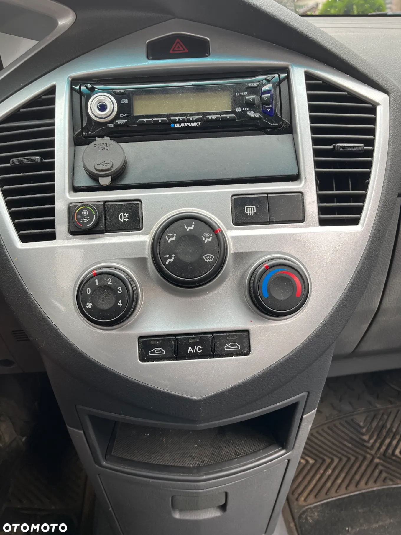 Kia Carens 2.0 CVVT LX - 3