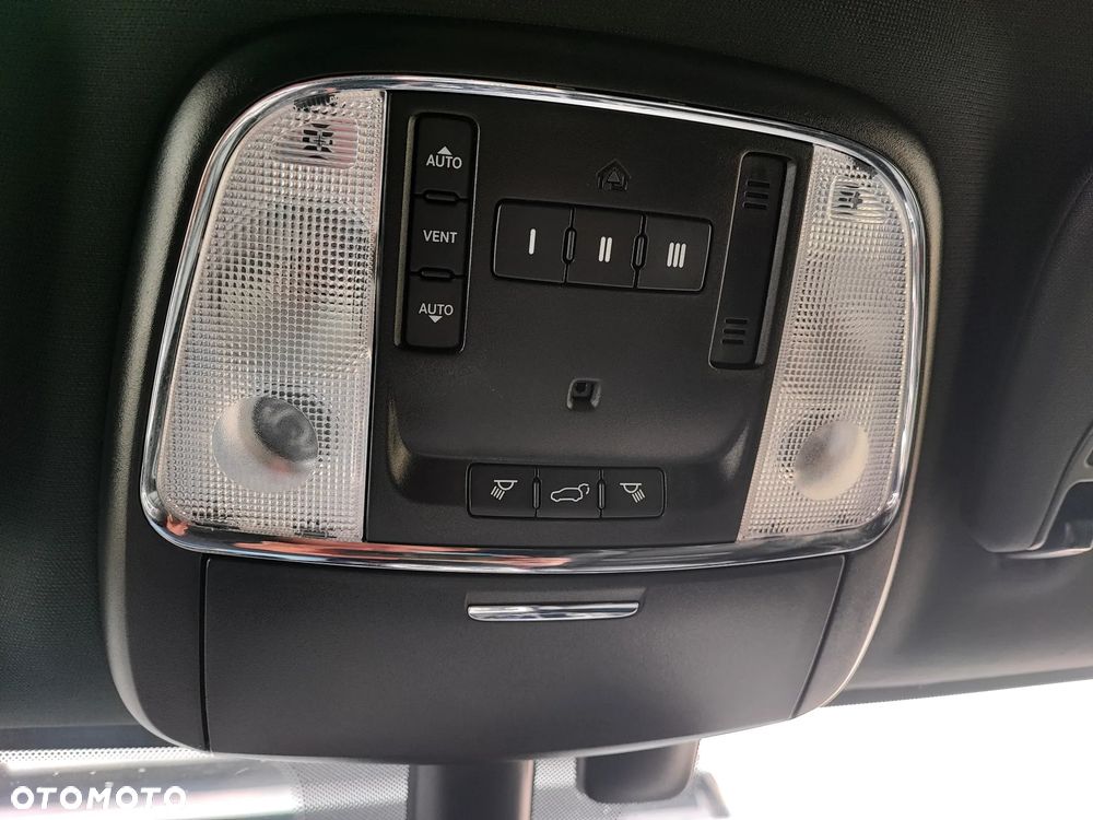 Jeep Grand Cherokee - 16