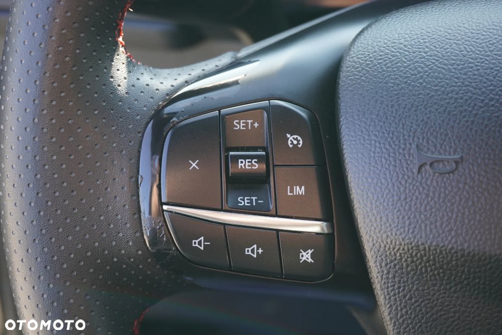 Ford Kuga 1.5 EcoBoost ST-LINE - 36