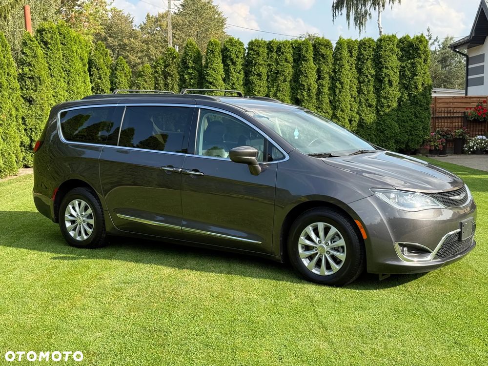 Chrysler Pacifica - 6