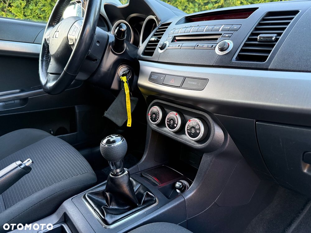 Mitsubishi Lancer 1.8 Intense - 17
