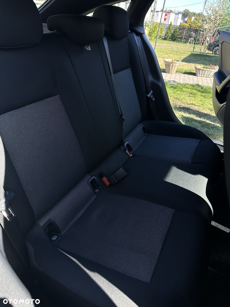 Mercedes-Benz CLA 180 d - 17