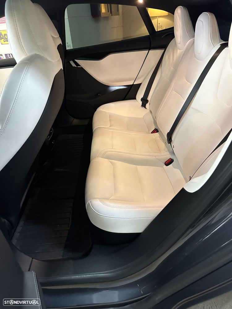 Tesla Model S Performance - 27