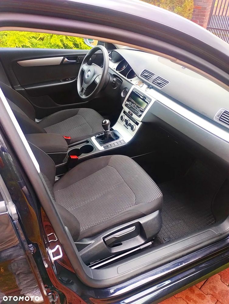 Volkswagen Passat - 10