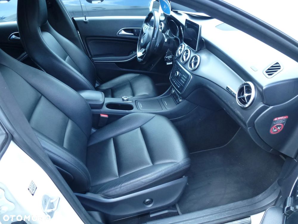 Mercedes-Benz CLA 250 4Matic 7G-DCT AMG Line - 13