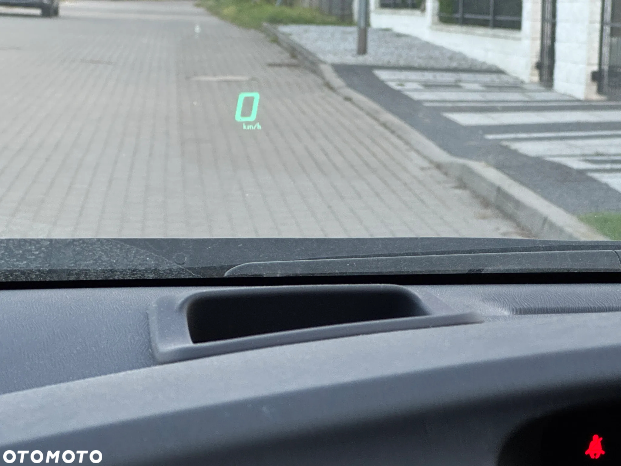 Toyota Prius 1.8 HSD Sol - 30