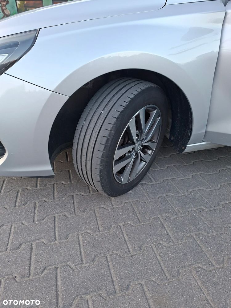 Hyundai i30 1.6 D Classic + - 17
