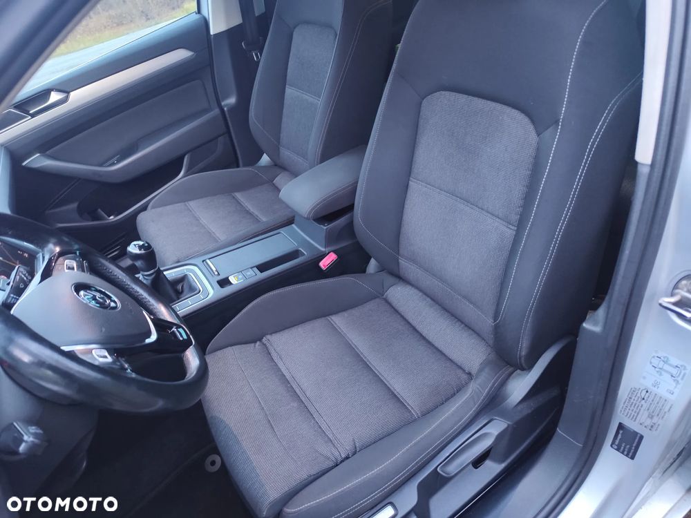 Volkswagen Passat ver-2-0-tdi-scr-comfortline - 18