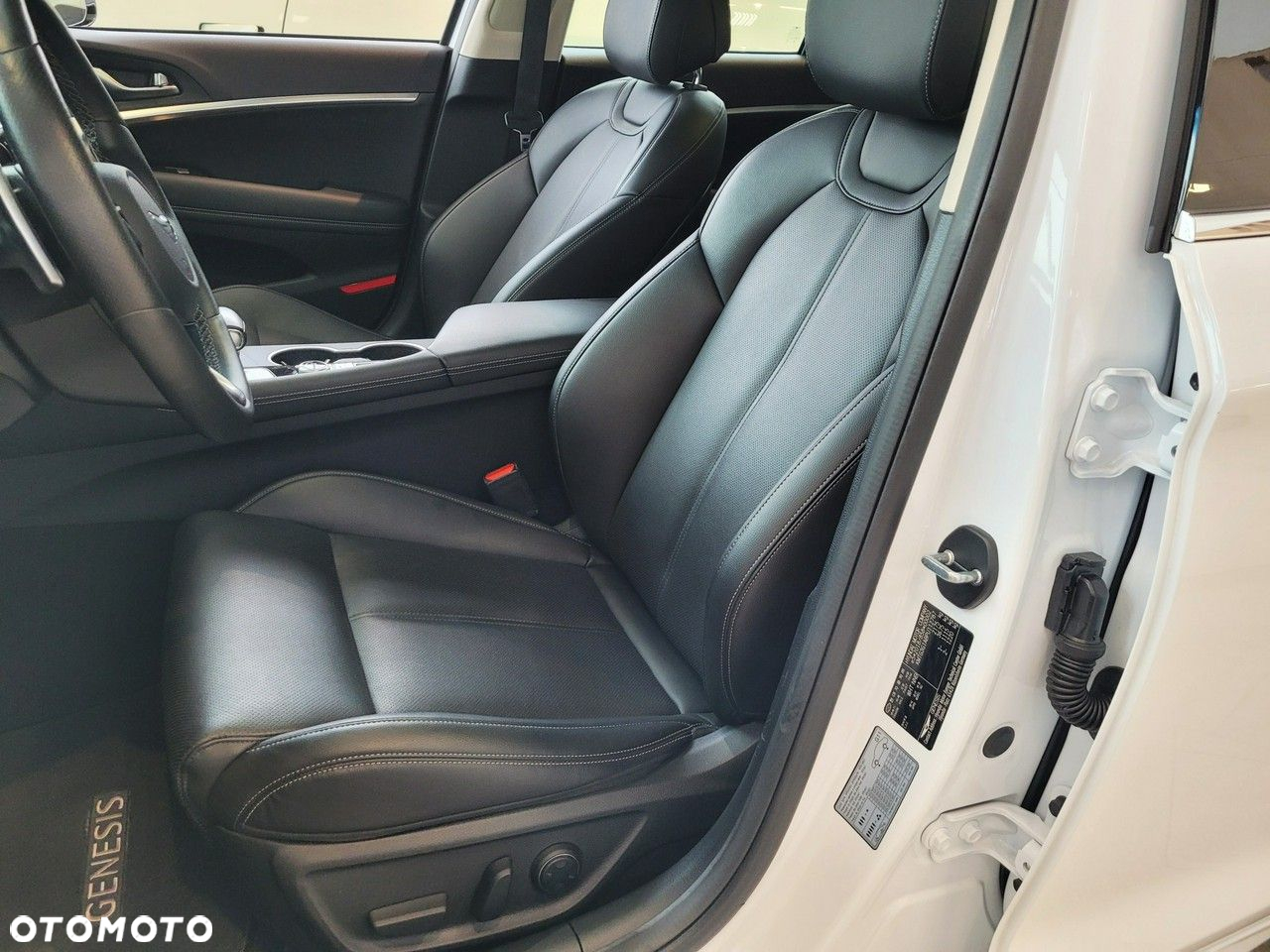 Genesis G70 - 12