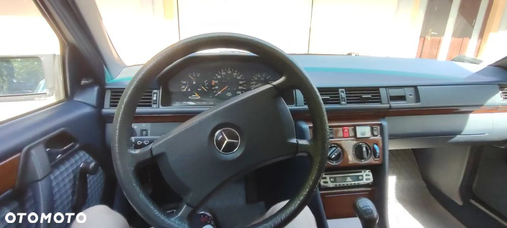 Mercedes-Benz W124 (1984-1993) - 13