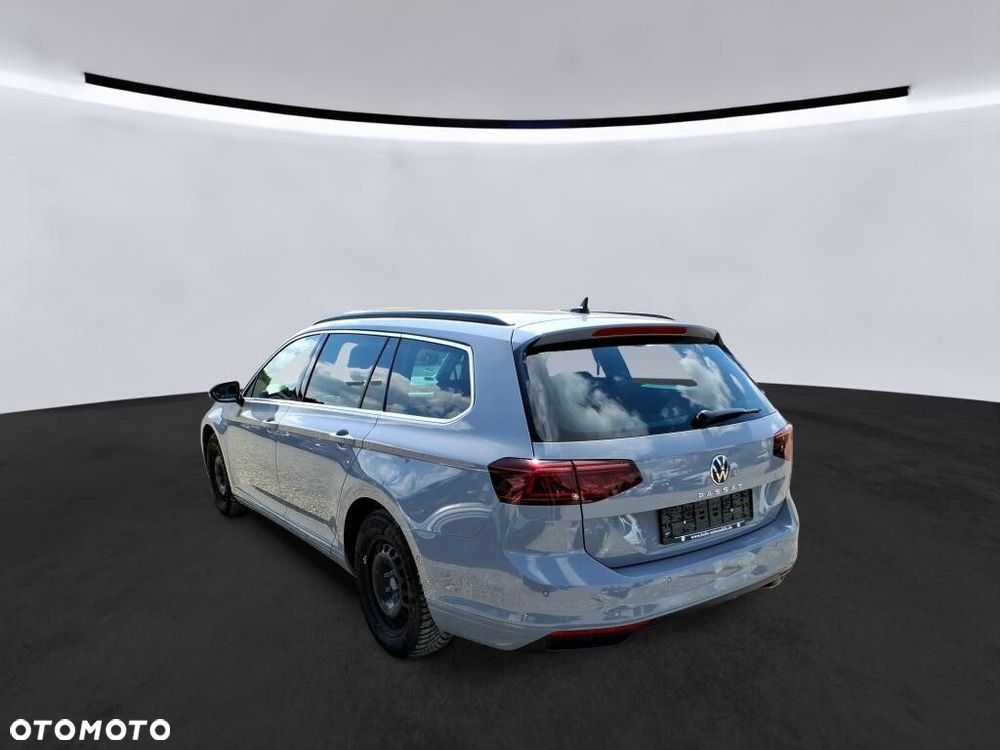 Volkswagen Passat - 4
