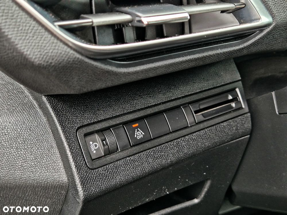 Peugeot 3008 1.5 BlueHDi Allure S&S EAT8 - 31