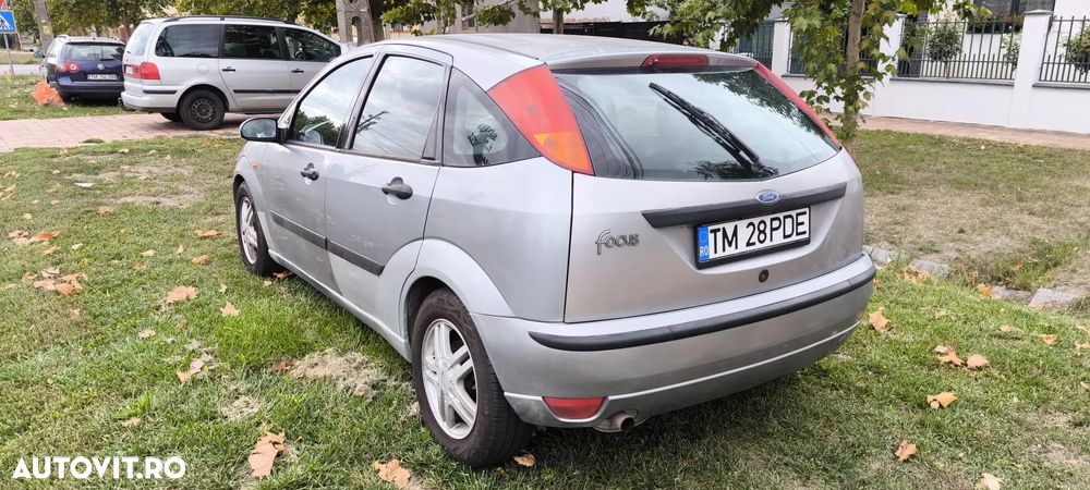 Ford Focus 1.6i 16V - 11
