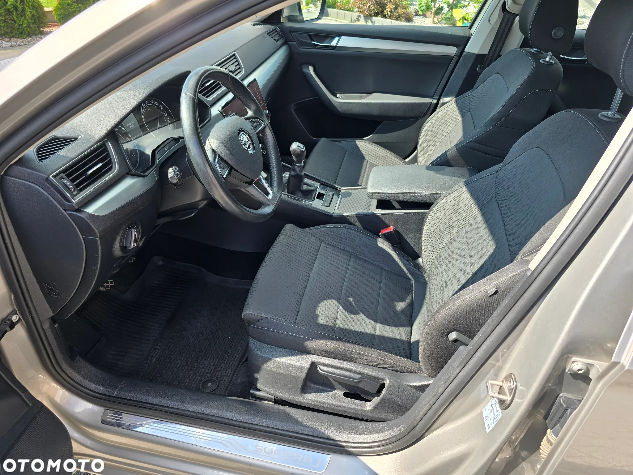 Skoda Superb 2.0 TDI Ambition - 14
