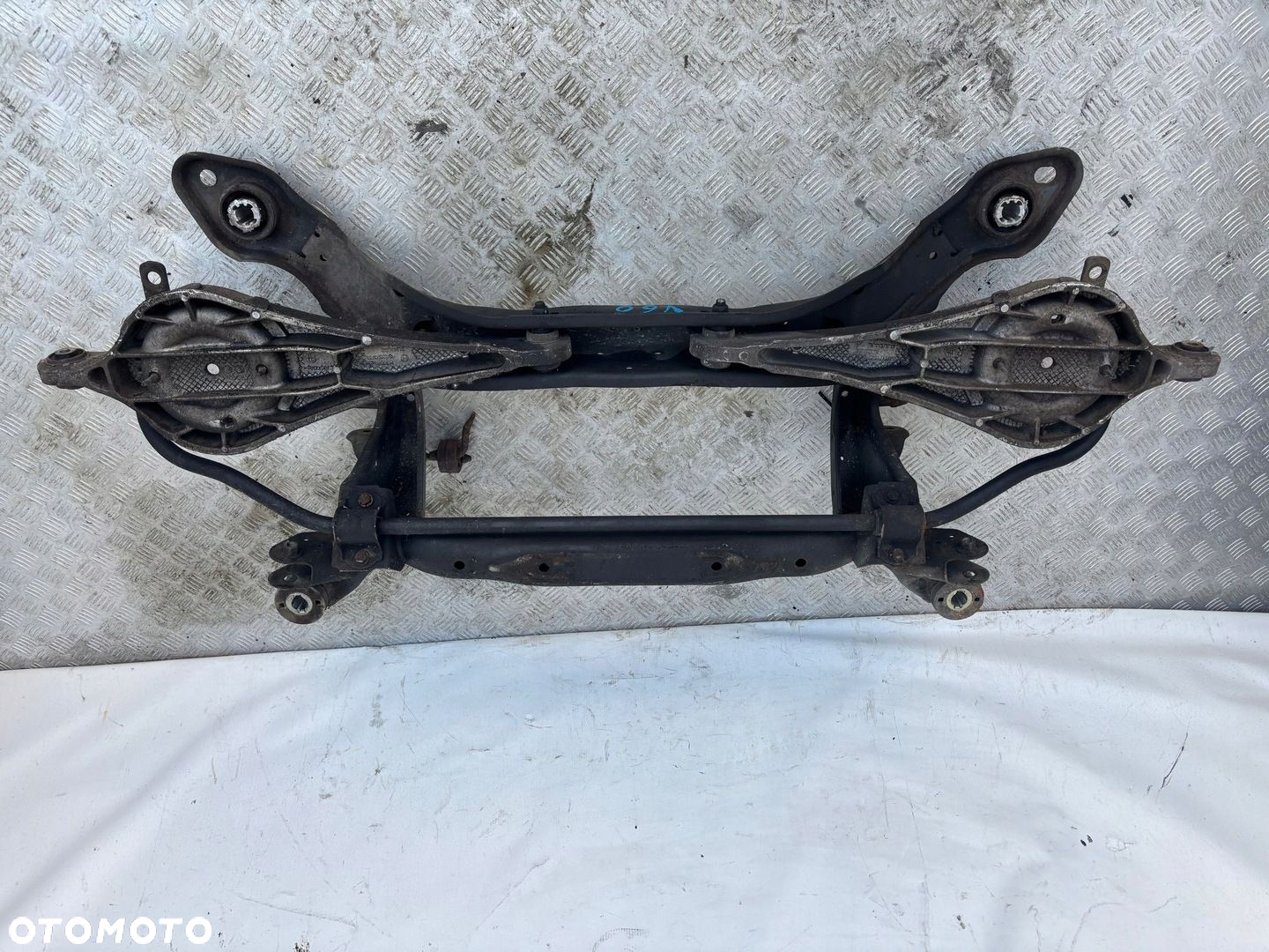 SANKI TYLNE BELKA VOLVO V60 11- - 5