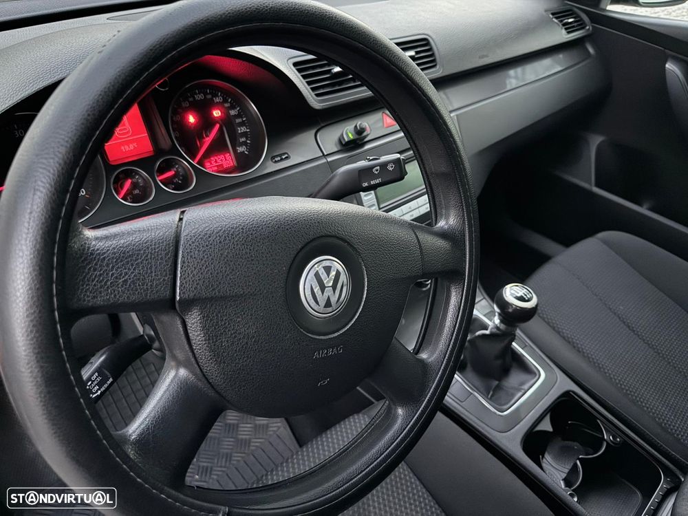 VW Passat 2.0 TDI Confortline - 5