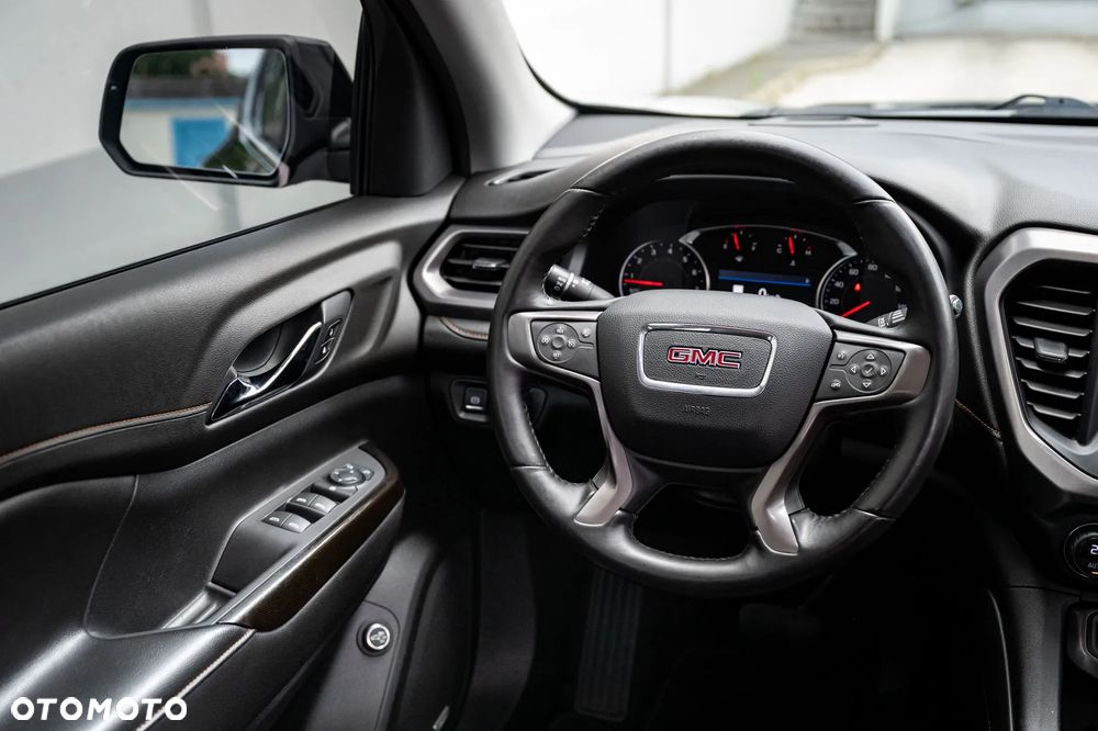 GMC Acadia - 26