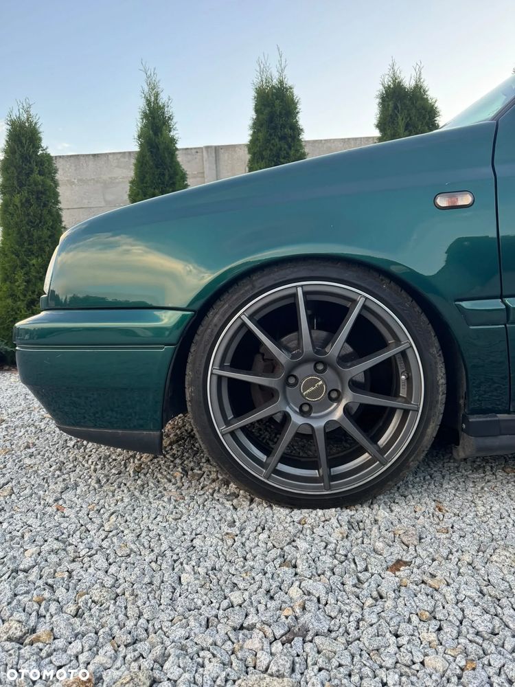 Volkswagen Vento - 12