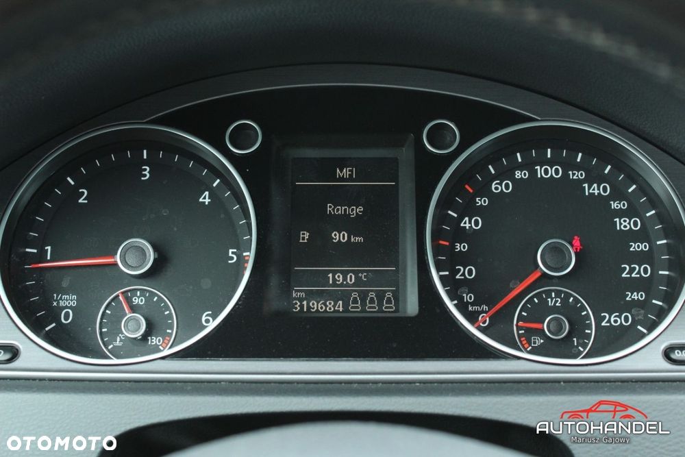 Volkswagen Passat - 11