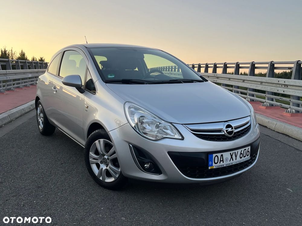 Opel Corsa 1.2 16V Cosmo - 1