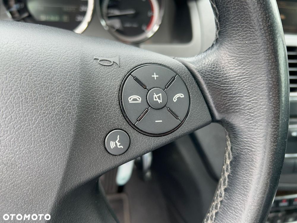 Mercedes-Benz Klasa C 220 CDI DPF Automatik BlueEFFICIENCY - 38