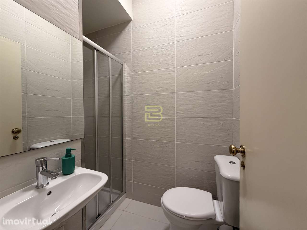 Apartamento T0 |Remodelado| Mobilado| Equipado no Porto. - Grande imagem: 4/5
