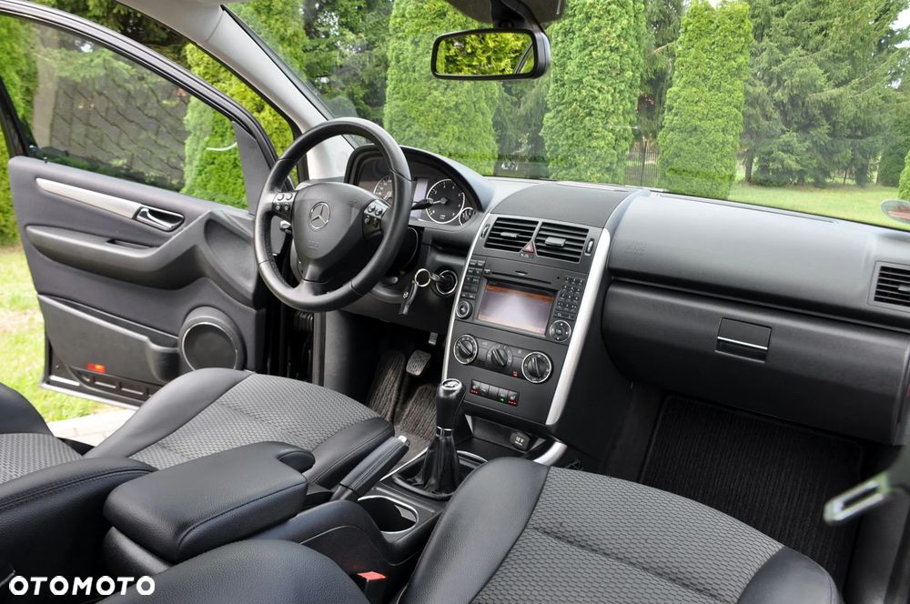 Mercedes-Benz Klasa A 170 BlueEFFICIENCY Avantgarde - 24