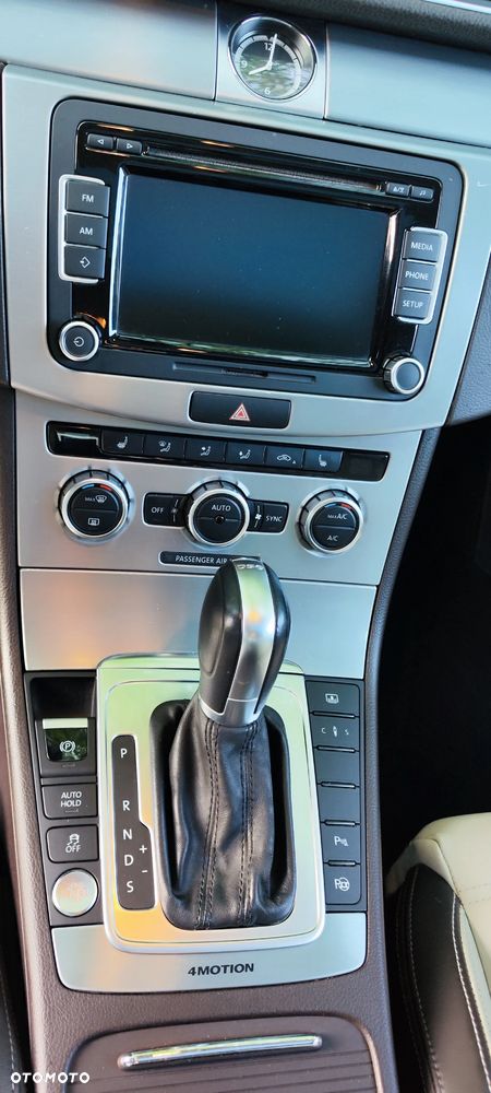 Volkswagen CC 3.6 V6 4Motion DSG - 24