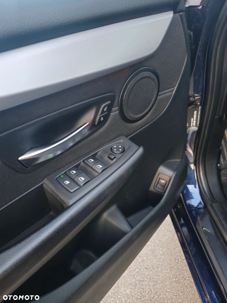 BMW Seria 2 218d - 10