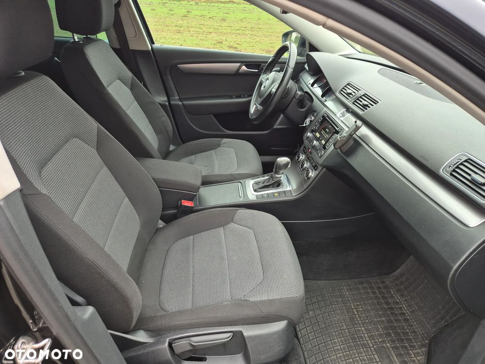 Volkswagen Passat - 12