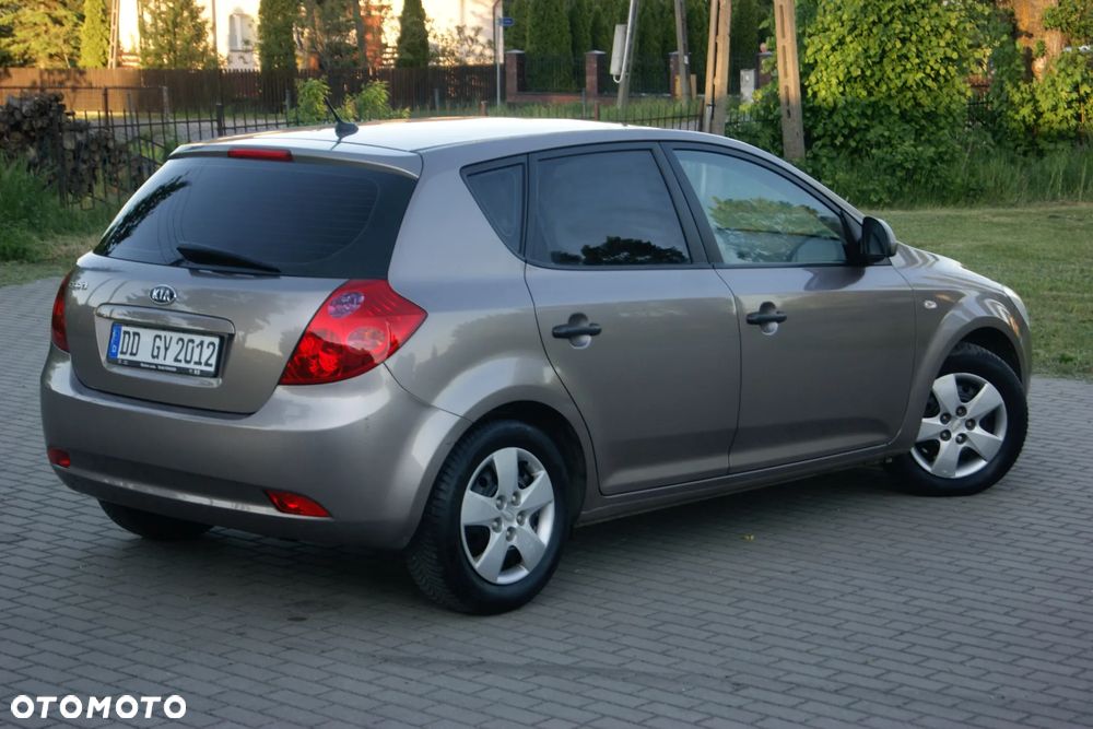 Kia Ceed 1.4 CVVT Attract - 35