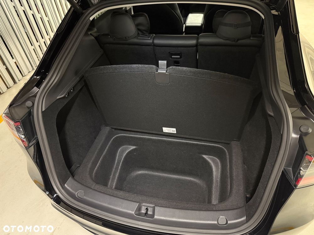 Tesla Model Y Long Range AWD - 10