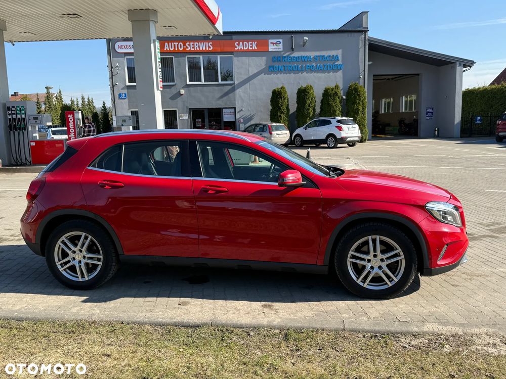 Mercedes-Benz GLA 180 7G-DCT - 9