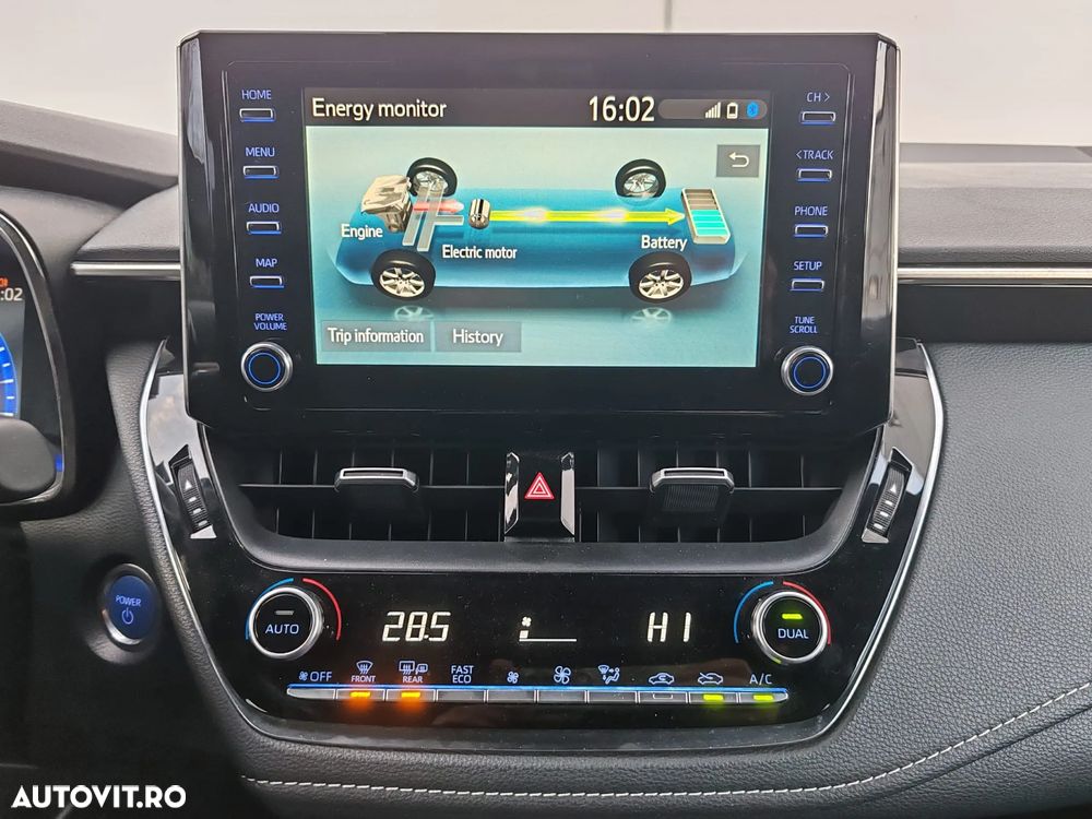 Toyota Corolla 1.8 Hybrid Team Deutschland - 17