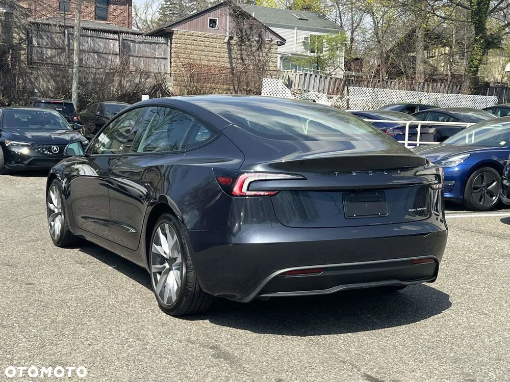 Tesla Model 3 - 5