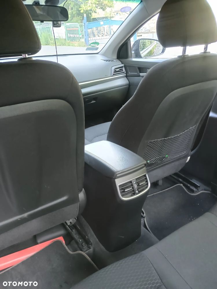 Hyundai Elantra - 10