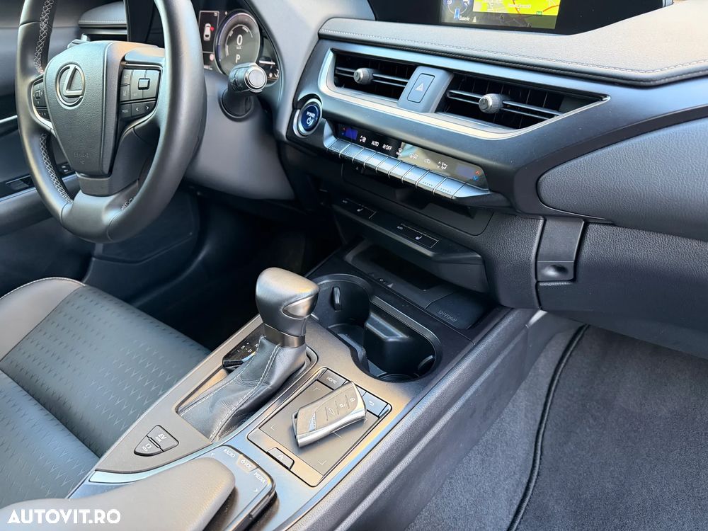 Lexus UX 250h E-FOUR Luxury ML - 34