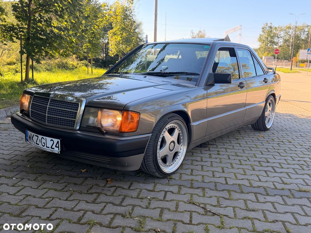 Mercedes-Benz W201 (190) - 1