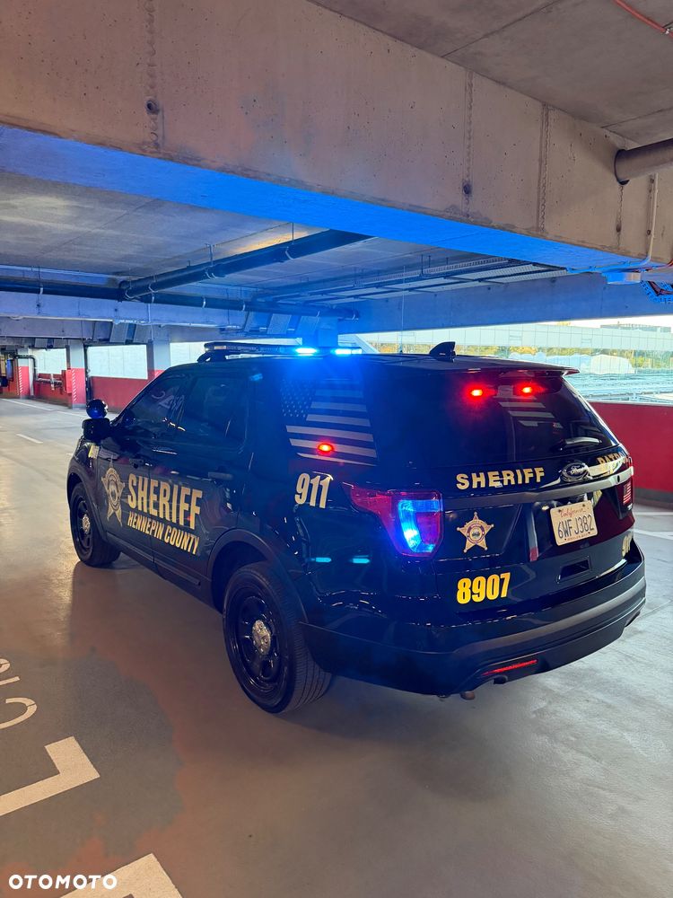 Ford Explorer - 24