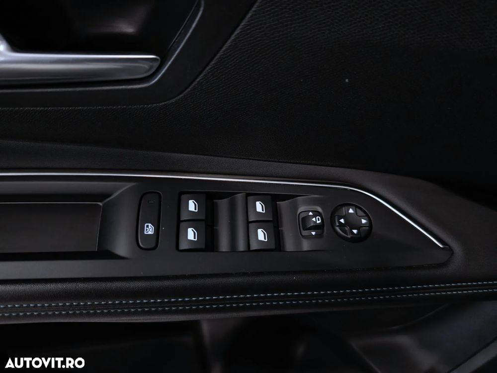 Peugeot 3008 1.2 PureTech Turbo S&S EAT8 Allure - 17
