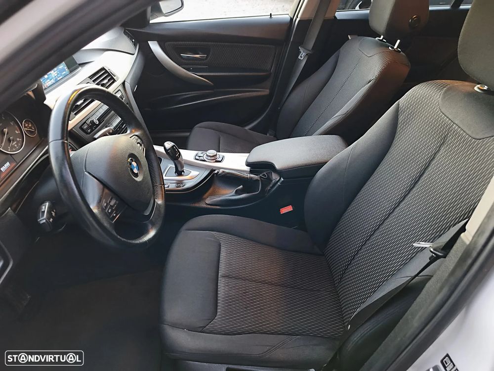 BMW 318 d Auto Line Sport - 11