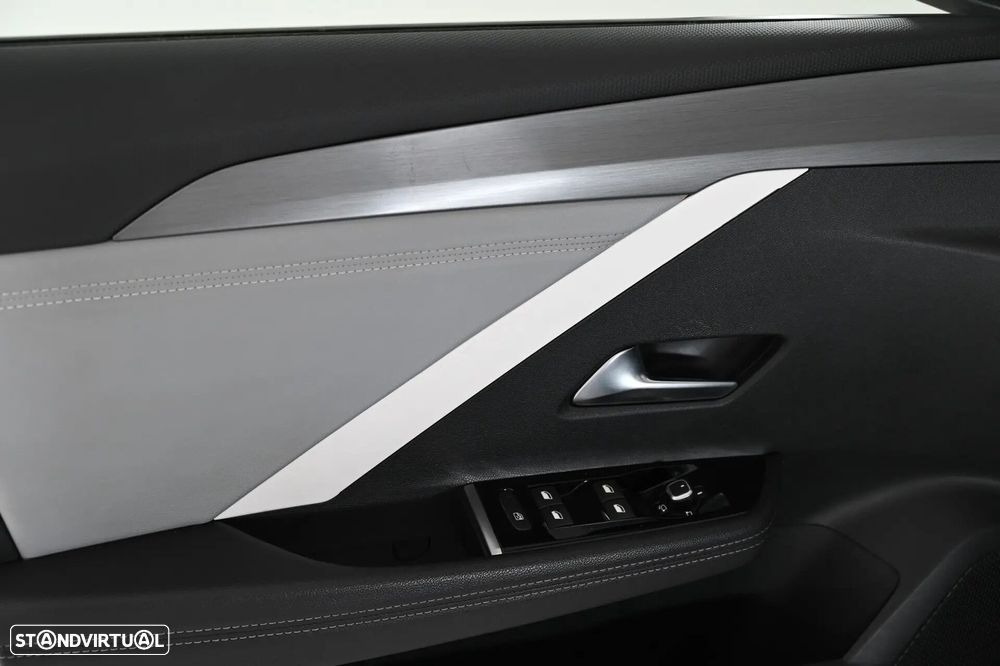 Opel Astra 1.2 T Elegance - 25