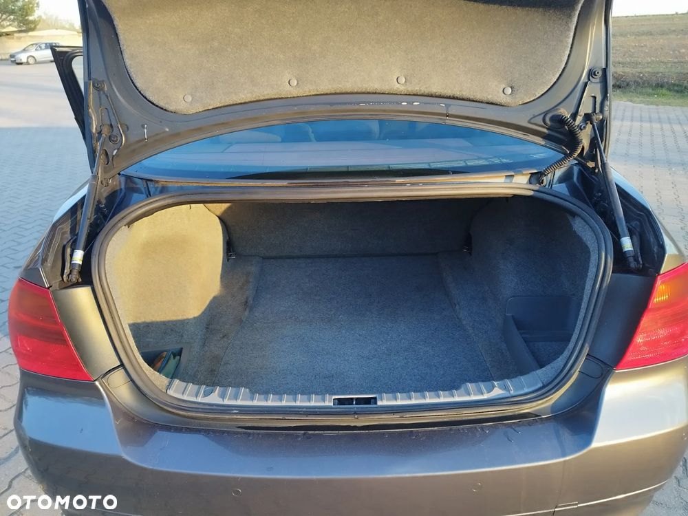 BMW Seria 3 320i - 5