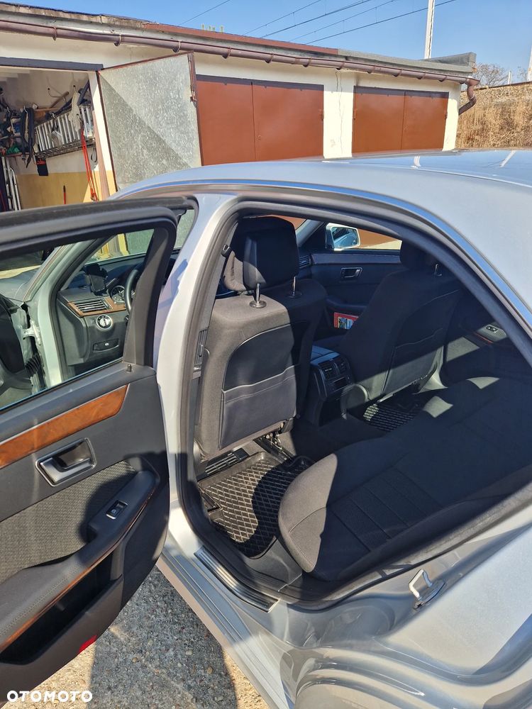 Mercedes-Benz Klasa E 220 CDI DPF BlueEFFICIENCY 7G-TRONIC Elegance - 6