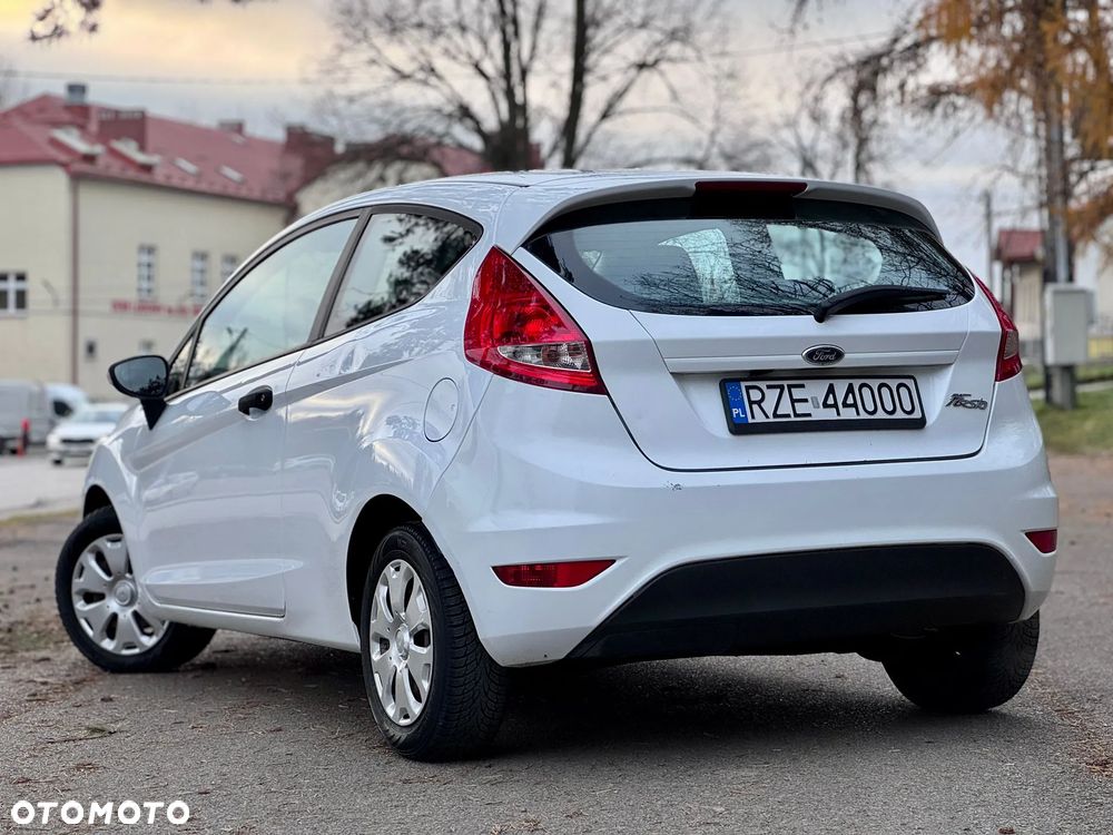 Ford Fiesta 1.4 TDCi Ambiente - 11