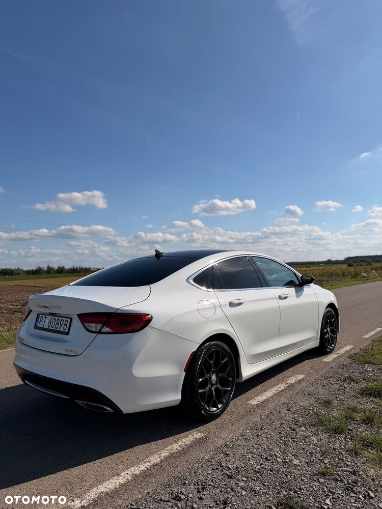 Chrysler 200 - 1