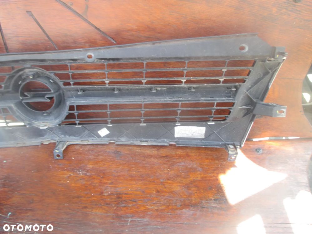 atrapa grill Movano Biały 8200233763 - 4