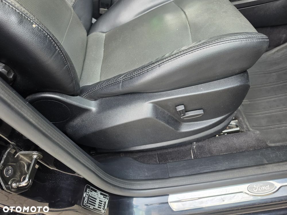 Ford S-Max - 17